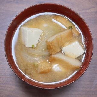 さつま揚げと豆腐の味噌汁